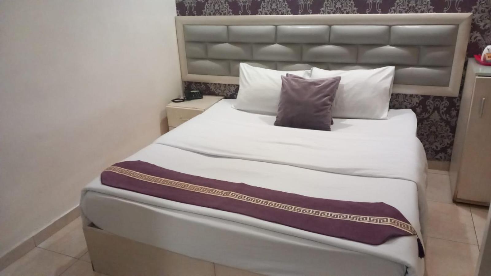 Beirut Hotel 1 Amman Bagian luar foto